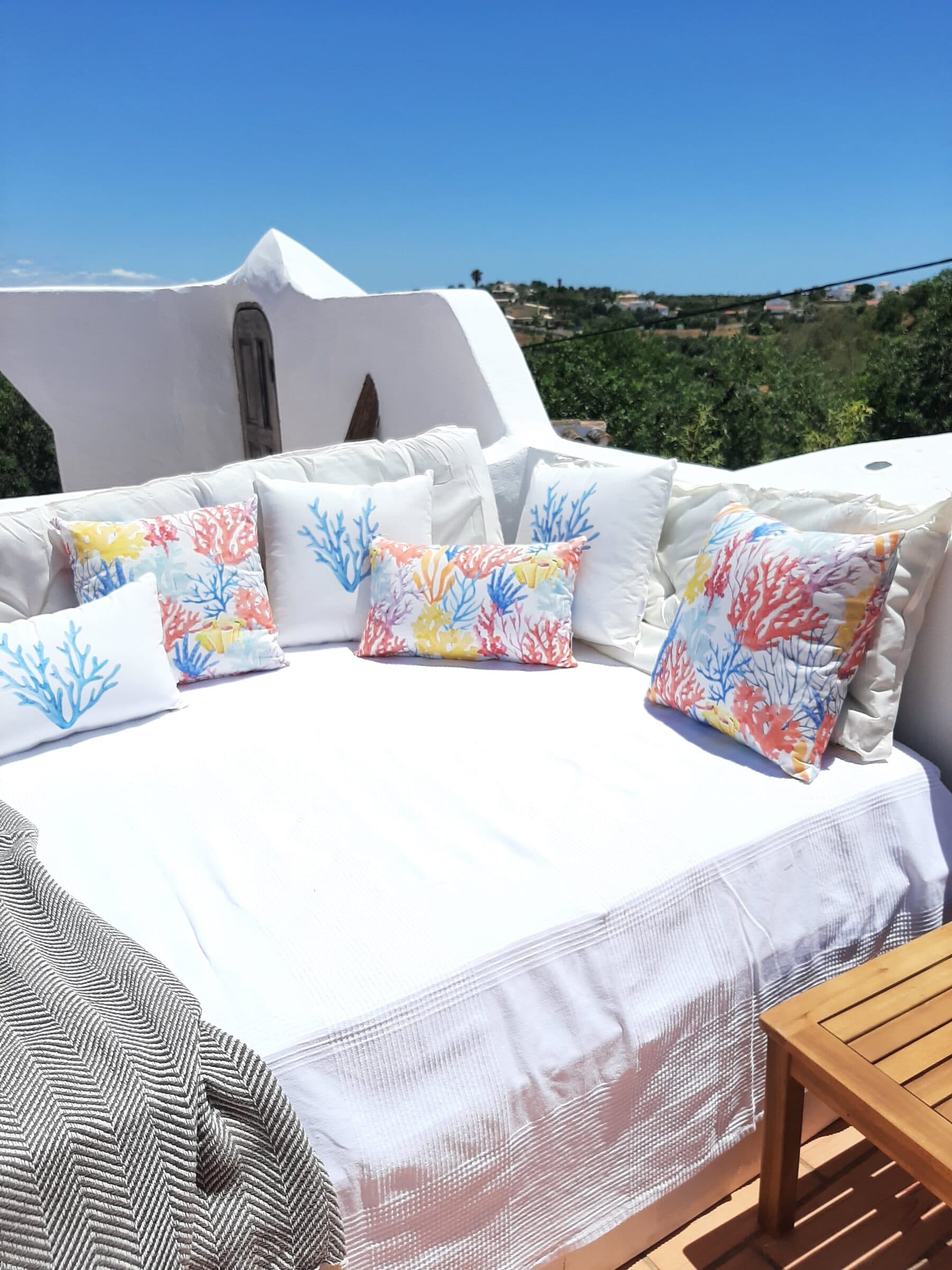 Le lit extérieur du toit terrasse