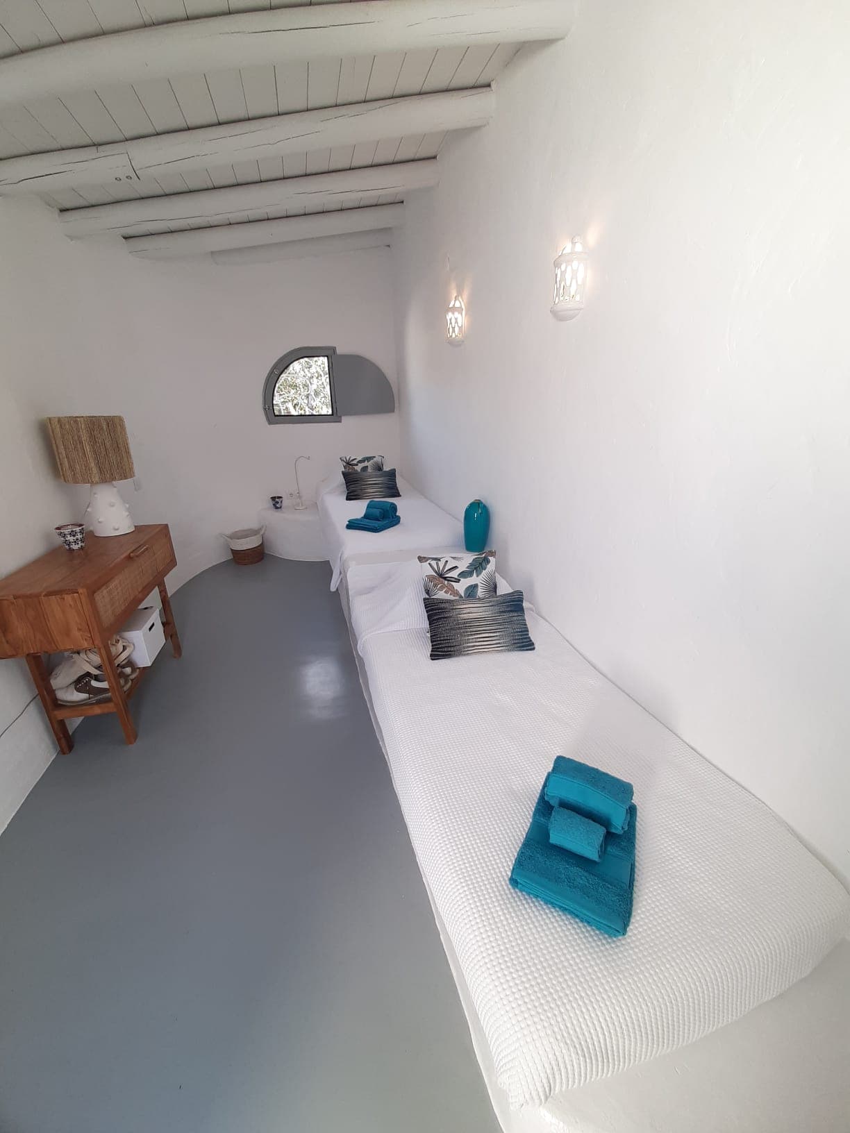 La roche apparente de la douche