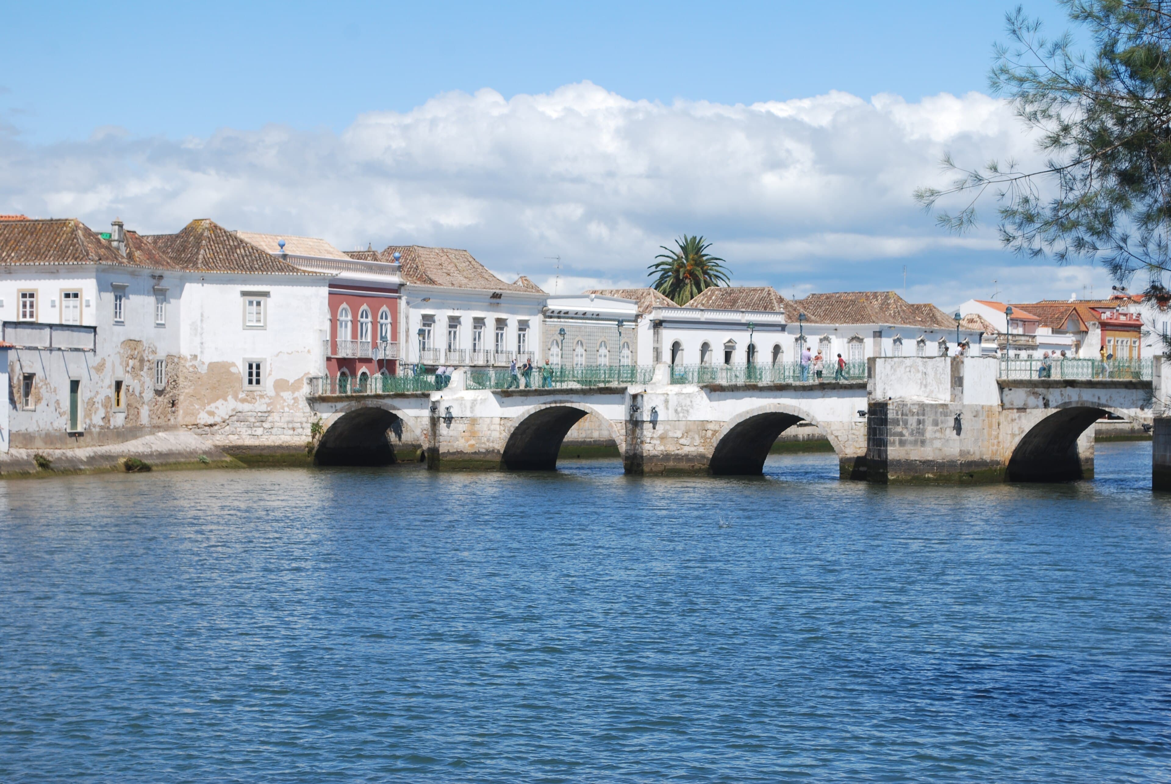 Tavira et son pont ancien sur le Rio Gilão