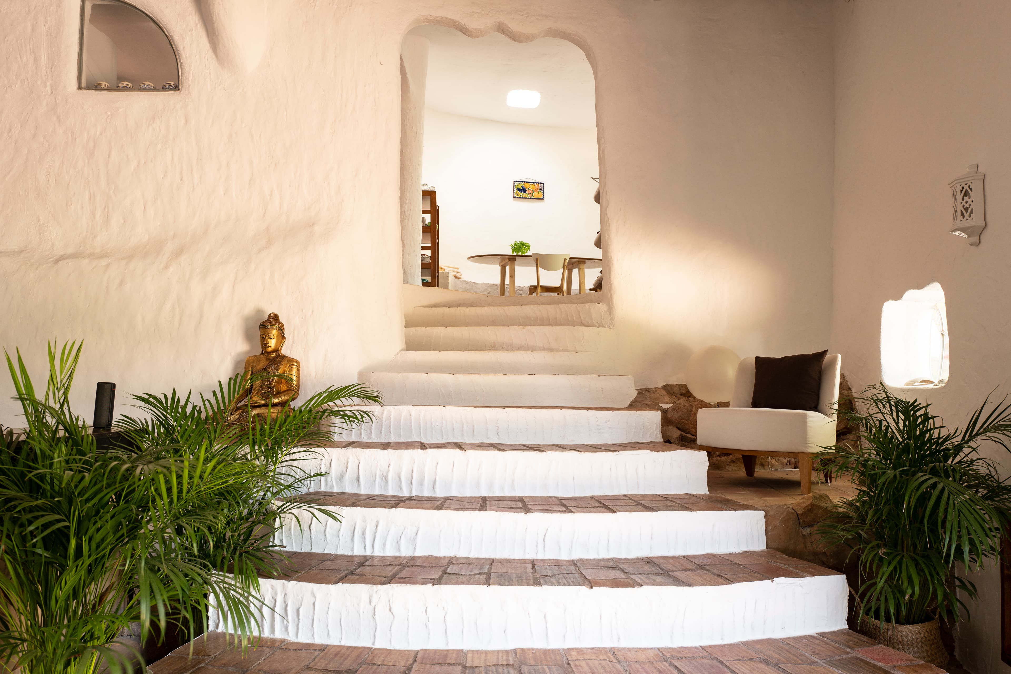 L'escalier ouvert qui mène à la cuisine